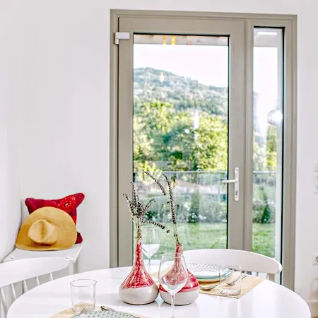 Kumquart Estate- Orange Cabană *